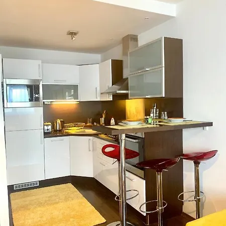 Nice, New Apt With All You Need. Great Location. Братислава